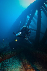 Kim diving the Key Biscayne Oil Rig Wreck on his KISS Reb... by Mick Tait 